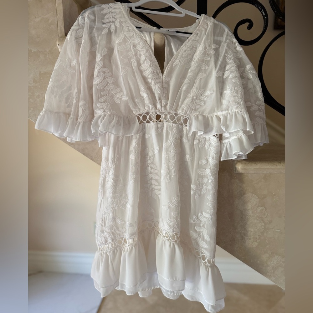 Selfie Leslie White Floral Embroidered Blouse
